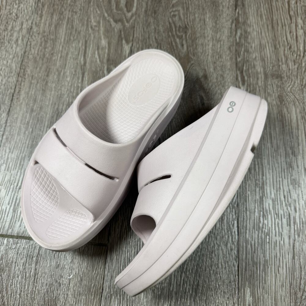 OOFOS Women's Platform Slide Sandals in Pale Pink